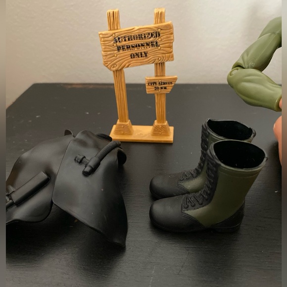 Vintage 1996 Hasbro Pawtucket GI Joe Action Figure Doll & special forces tank - Picture 4 of 13